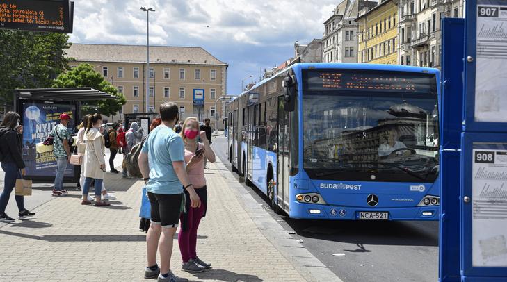 Újabb járatokon vezetik be az első ajtós felszállást Budapesten