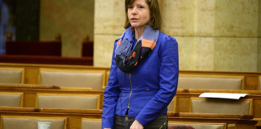 A külföldi nyelvtanulási program besült, a biztos mégis kapja félmilliós fizetését