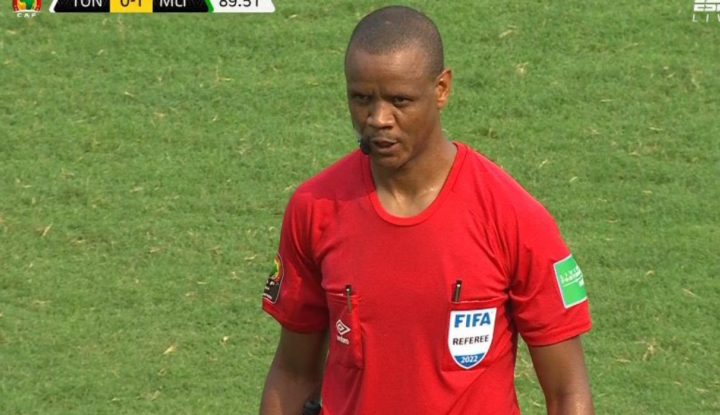Az egész világ az afrikai a focibírón nevet