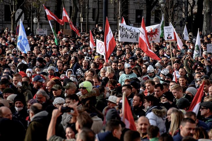 „Az emberek belefáradtak a Covidba” – nagy vihar készül Ausztriában