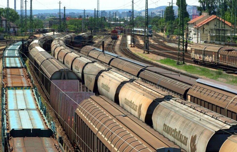 Eldőlt, ki építheti a Budapest-Belgrád vasútvonal északi szakaszát