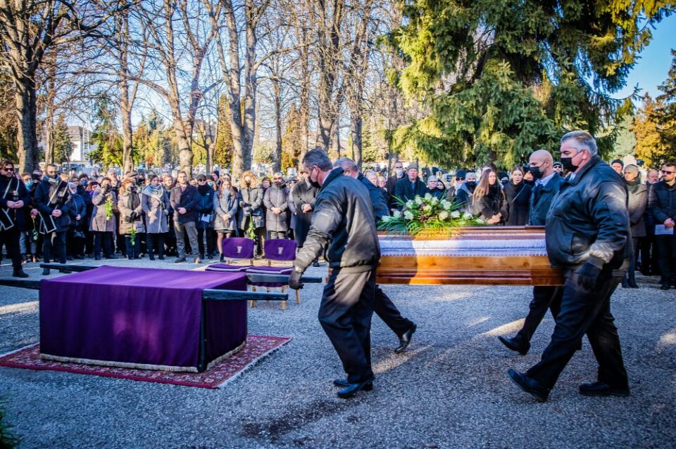 Hatalmas tömeg kísérte utolsó útjára Babicsek Bernátot