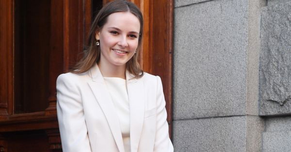 Mindenki a 18 éves norvég hercegnő szépségén ámul – Katalin labdába sem rúghat mellette