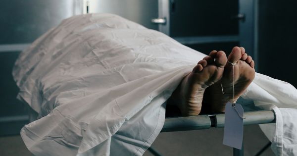 Három orvos nyilvánította halottnak, a boncasztalon tért magához