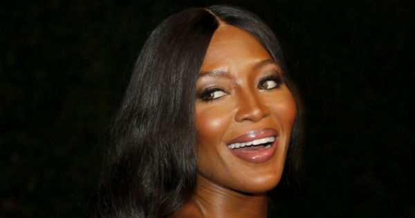 Lenyűgöző címlapfotón pózol kisbabájával az 51 éves Naomi Campbell