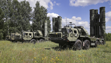 Megjelentek az oroszok rettegett Sz-400-asai – vajon mire készülnek?
