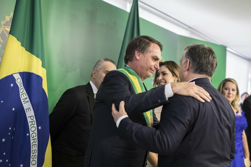Nagyon kiakadt az LMP Áder Jánosra és Orbán Viktorra