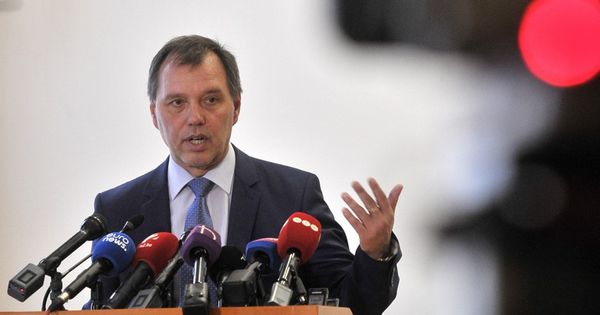 Szlávik: rossz ötlet a kötelező oltás, az omikron miatt lazítani kell