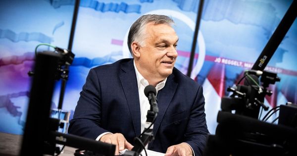 Ugráló, lelkendező emberek – hatalmas tömeg előtt mondott beszédet Orbán Viktor