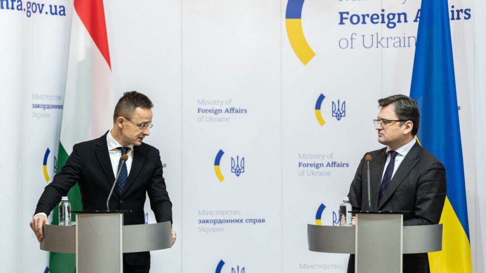 Az ukrán külügyminiszter Szijjártónak: Tévedés, hogy a behízelgő politika megállítja Putyint