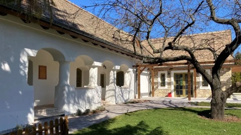 Ez most a Balaton legszebb lakóháza
