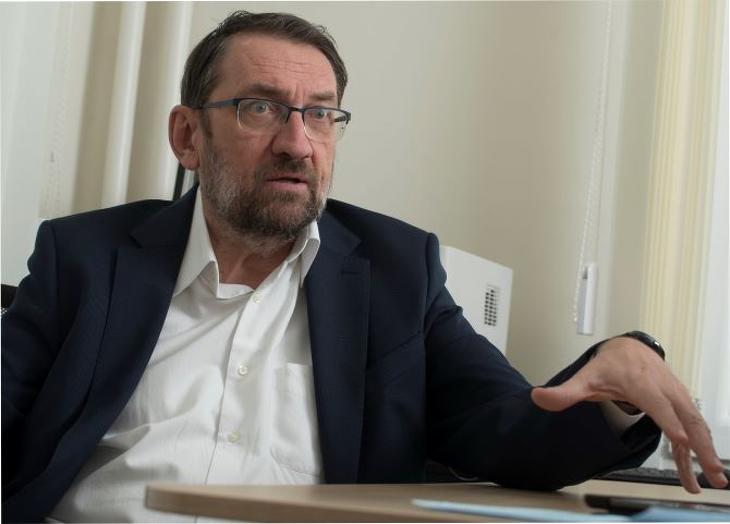 Komáromi Zoltán: “Kormányváltás esetén megszüntetjük az egészségügyi szolgálati jogviszonyt”