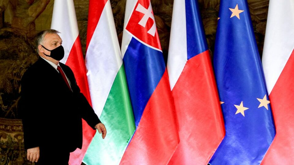 Morzsolódik le a visegrádi négyekből az egyre elszigeteltebb magyar kormány