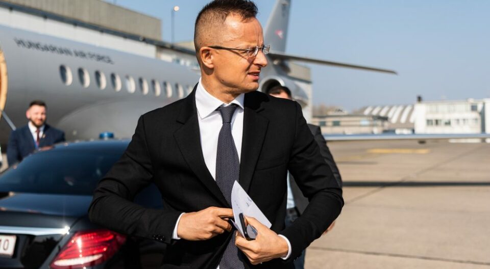 Orbán után Szijjártó is reagált Zelenszkij követelésére