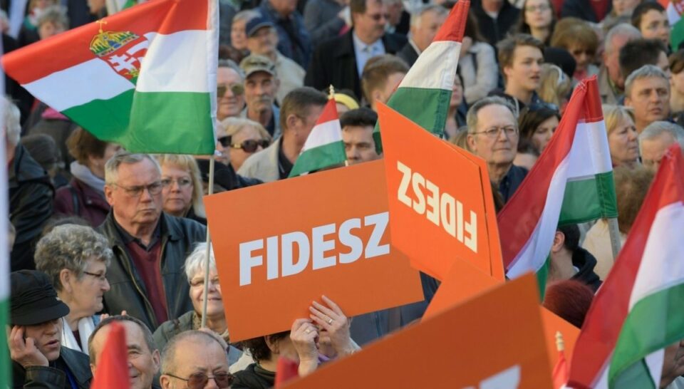 Publicus: a fideszes szavazók ötöde nem lépne be az EU-ba