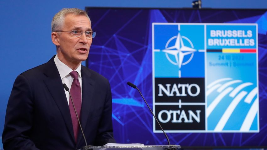 Stoltenberg: a NATO megerősíti a szövetség keleti vonalának védelmét