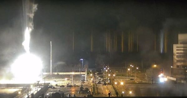 Ukrán válság: kigyulladt Európa legnagyobb atomerőműve, a tűzoltók nem tudják megkezdeni az oltást