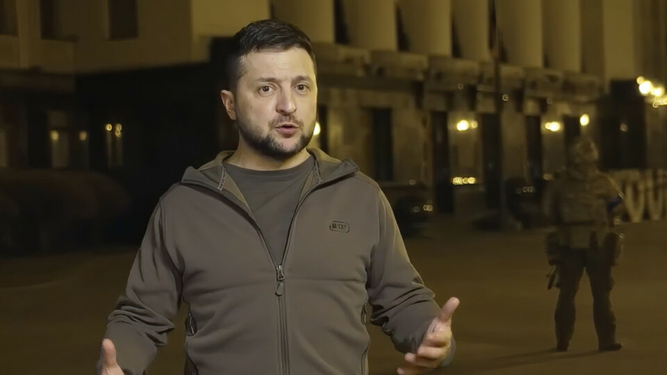 Zelenszkij a NATO összes repülőgépének és harckocsijának egy százalékát kéri Ukrajnának