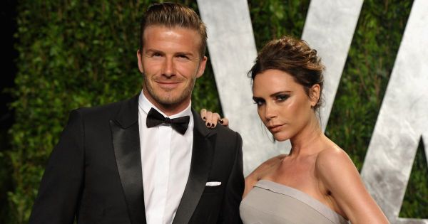 Túlragyogta a menyasszonyt? Victoria Beckham az alábbi estélyiben érkezett fia esküvőjére
