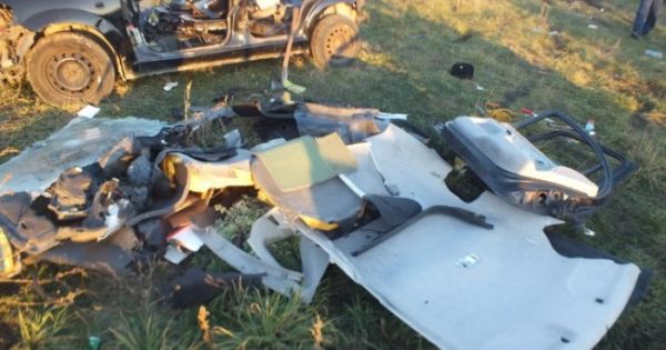 A kertben bontották a roncsokat, jöttek a zsaruk