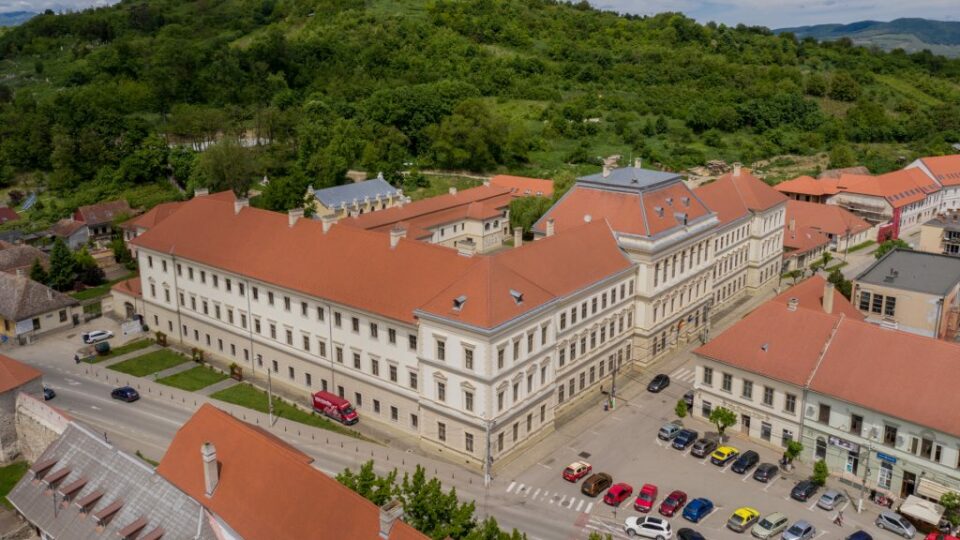 Felégették a legnagyobb erdélyi iskolát