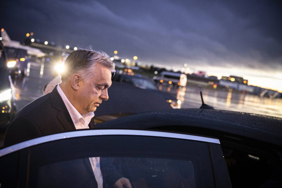 Politico: Az EU-csúcson Orbánék miatt egy “felvizezett” olajembargós javaslatról tárgyalnak