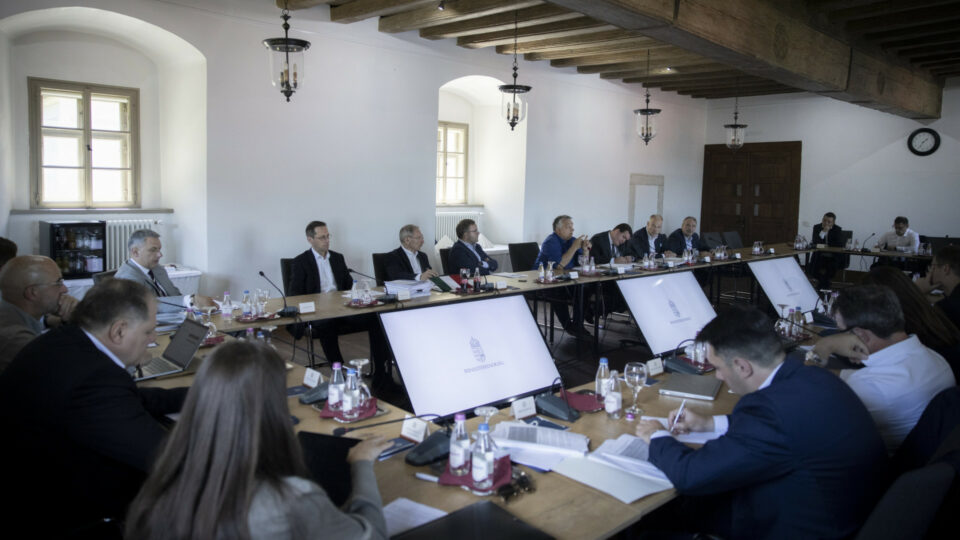 A kormány közzétette a hatalmas kiigazító csomag újabb számait