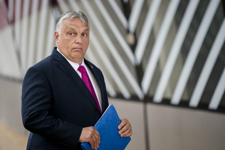 Az Mszp a tanári bérekhez kötné Orbán Viktor fizetésemelését