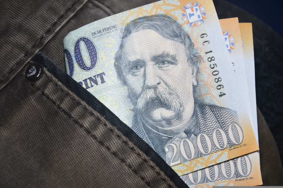 Egyszerre héthavi nyugdíjemelést kapnak az idősek júliusban