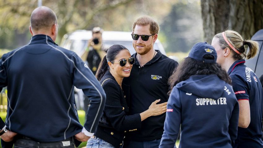 Elérkezett a nagy pillanat: Harry és Meghan visszatért a királyi családhoz