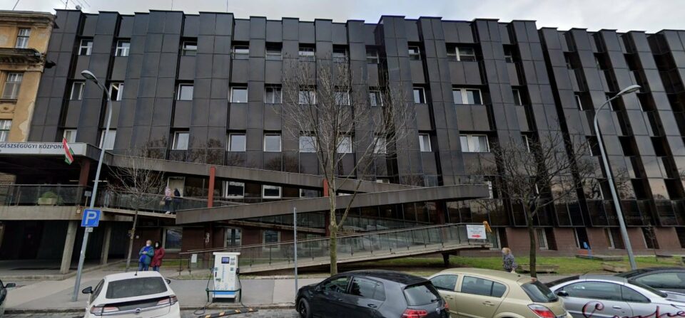Életveszélyes állapotban van a Honvédkórház megkéselt orvosa