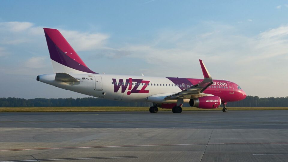 Törölte a Wizz Air a Budapestre tartó járatát, több száz utas rekedt egy londoni repülőtéren