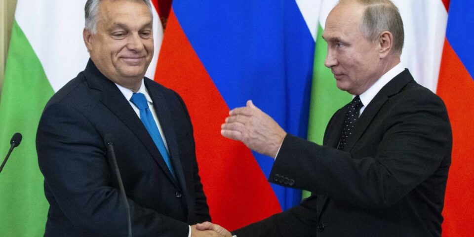 Üzent Orbán Viktornak az Európai Néppárt szóvivője: Egy nap kiderül, mivel zsarolnak az oroszok!