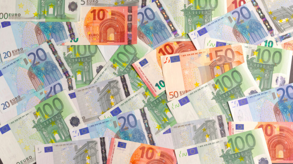 Bajban a forint: Érkezik a 450-es euró? – Karácsonyra elszabadulhat a pokol
