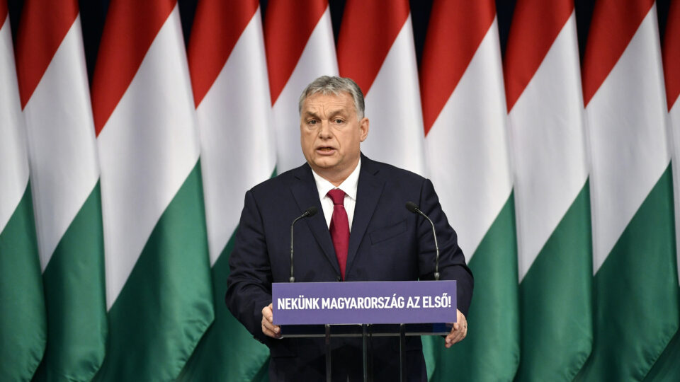 Miniszterelnök: az ország csődbe ment