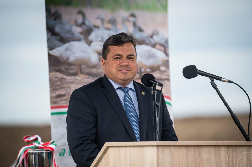 Müller Cecíliát is felhívta a coviddal ápolt fideszes képviselő felesége, végül a kórházigazgató szerzett neki speciális gépet