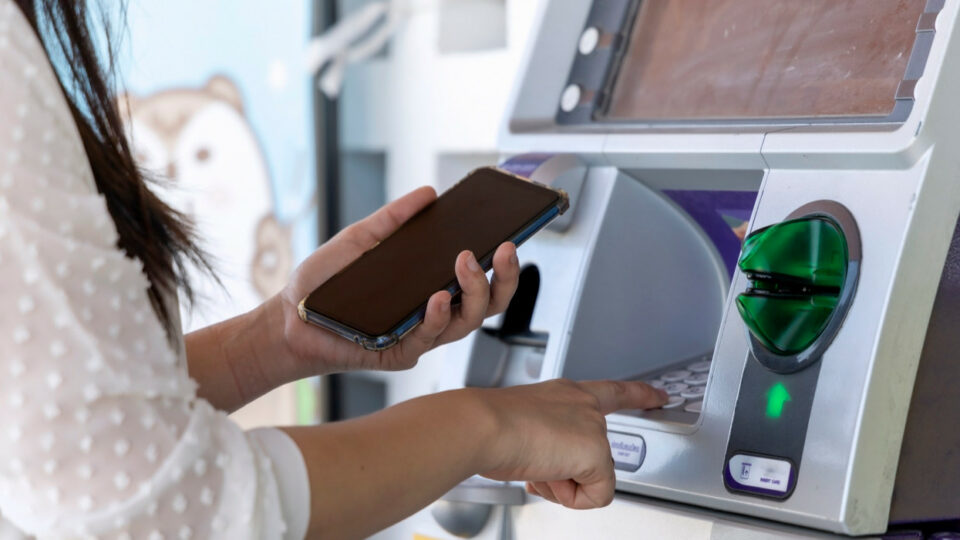 Rengeteg magyart húz le a saját ATM-je: mutatjuk, mire kell figyelni pénzfelvételkor!