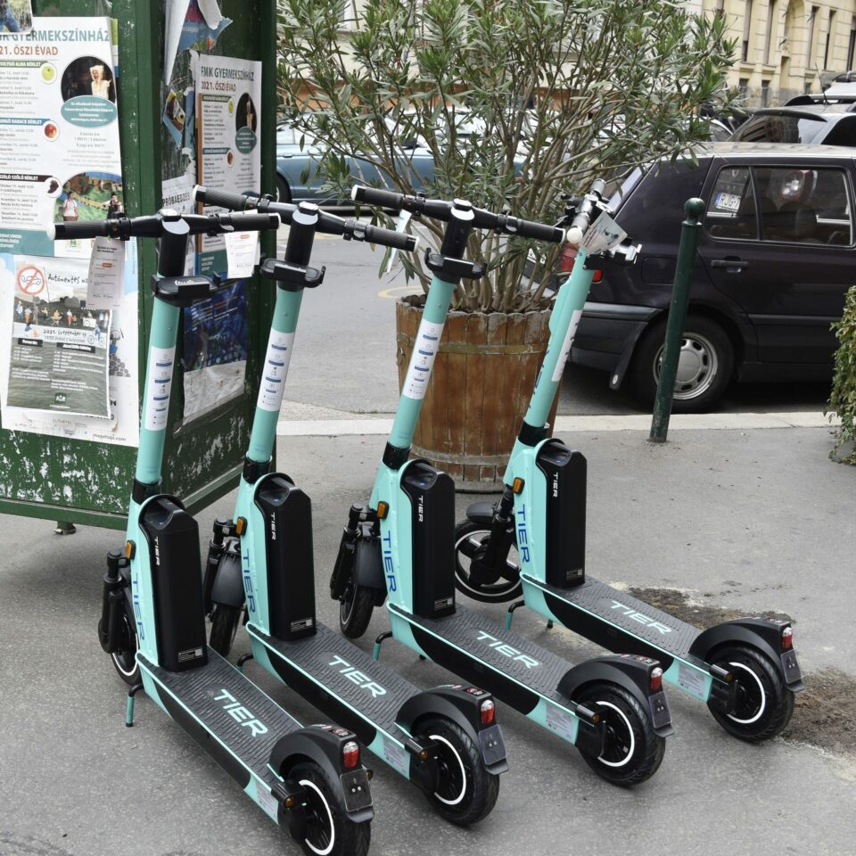 Saját magát buktatja le a Budapesten és Siófokon is aktív e-rolleres cég