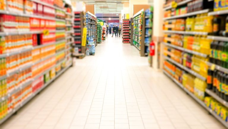 Változást szeretnének a boltok vasárnapi nyitvatartásában