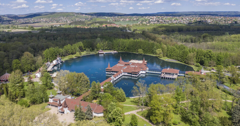 Bezárhatnak akár a legnagyobb hazai fürdők is?