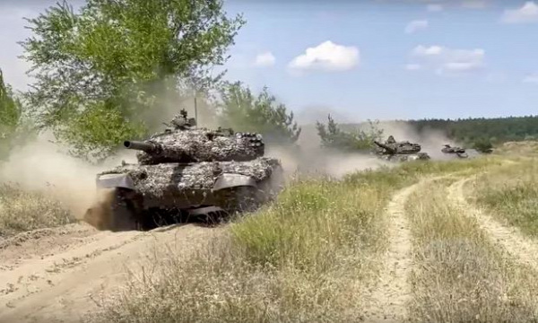 Hatalmas mélytengeri lény akadt a halászok horgára: szörnyű előjelnek tartják