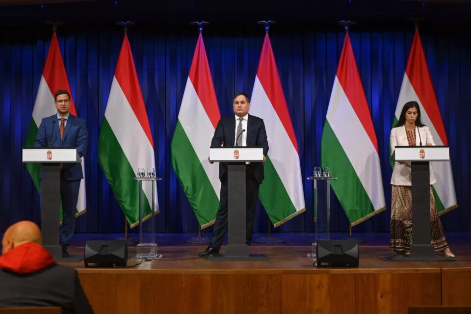 A kormány meghosszabbítja a benzin- és az élelmiszerárstopot