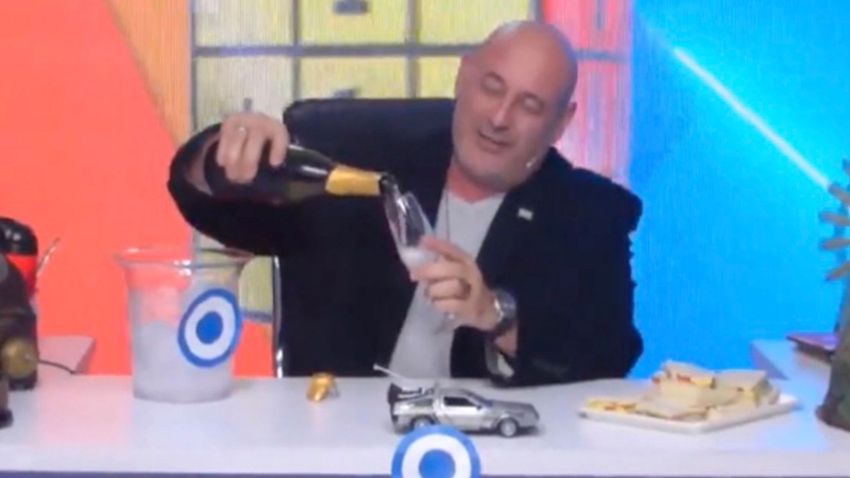 Argentínában nem gyászolják a királynőt, sőt, pezsgőt bontottak a halálhírére a tévében