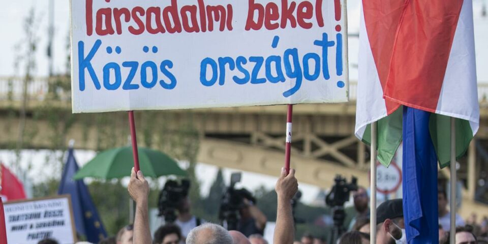 Harc helyett érdemi korrupcióellenes lépésekre tett ígéretet az Orbán-kormány az uniós támogatásokért