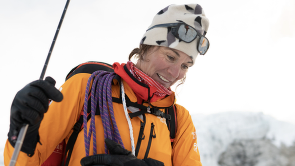 Hilaree Nelson: US mountaineer missing after ‘skiing into crevasse’