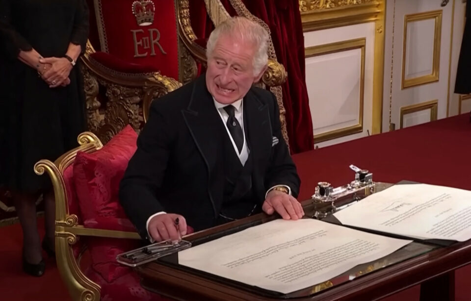 III. Károly újabb összetűzésbe keveredett egy töltőtollal