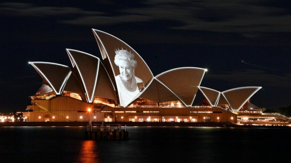 In pictures: Sydney darkens opera house as world mourns Queen’s death