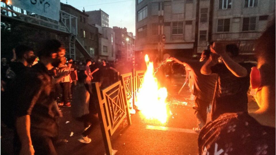 Iran protests: US to ease internet curbs for Iranians