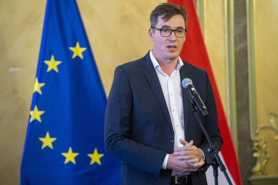 Nyílt levélben üzent Karácsony Gergely Tiborcz üzlettársának a csepeli munkásszálló ügyében: „Áldozza be egynapi profitját, cserébe nyugodtan alhat”