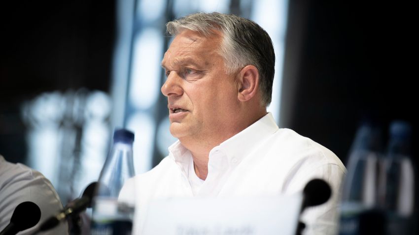 Orbán Viktor: Nem lehet egész nemzetgazdaságok és emberek millióinak sorsával hazardírozni